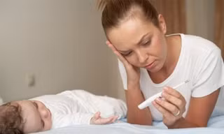 Sốt cao co giật do vi rút không làm hại não của trẻ, phải dừng ngay việc cho trẻ uống thuốc động kinh bởi thuốc rất hại cho sức khỏe của trẻ. Ảnh minh hoạ: Internet