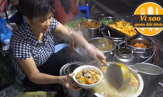 Quán bún riêu rau nhút bán hơn 300 khách mỗi đêm