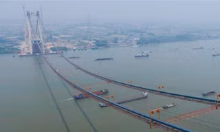 Trung Quốc sắp hoàn thành cầu treo hai tầng dài 6,4 km