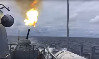 Tàu Nga khai hỏa như ‘sấm sét’ tại biển Baltic