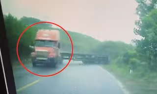 Container drift 'khét lẹt' và cái kết như phim hành động ở Quảng Ninh