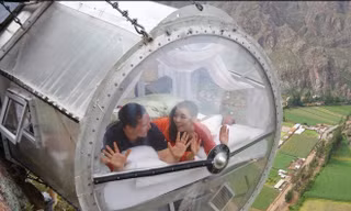 Khách sạn trong suốt lơ lửng giữa vách núi cao 400 m ở Peru