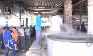 Trại cơm 'khổng lồ' phục vụ hàng chục nghìn người ở miền Tây