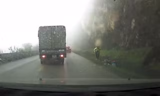 Tai nạn kinh hoàng trên đường đèo vì sương mù