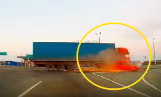 Những kỹ năng sống còn khi lưu thông cùng xe container