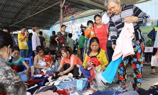 Phiên chợ 0 đồng cho bệnh nhân nghèo đón Tết