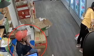 Vờ mua hàng rồi trộm liên tiếp 2 chiếc điện thoại ở Hà Nội