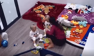 Phẫn nộ nữ giúp việc bạt tai, quăng quật bé trai 2 tuổi
