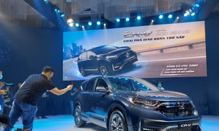 Giá bán lẻ của các phiên bản CR-V E, G và L lần lượt là 998 triệu, 1,048 tỷ và 1,118 tỷ đồng