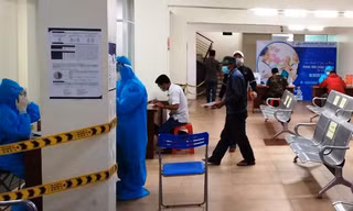 CDC Gia Lai test nhanh COVID-19 cho người dân