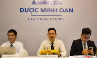 Ông Phạm Văn Tam (ngồi giữa) tại buổi họp báo 'minh oan' ngày 17/9