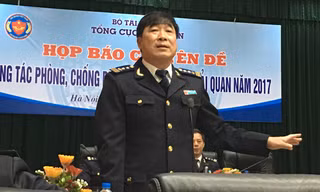 Cục trưởng Nguyễn Phi Hùng chia sẻ với báo chí