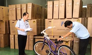 Cục Hải quan Bình Dương đang tạm giữ 10 container xe đạp nghi giả mạo xuất xứ Việt Nam tại Bình Dương