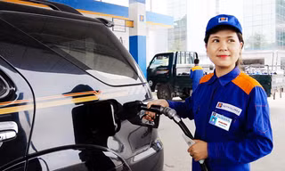 Phó Thủ tướng yêu cầu Bộ Công Thương chủ trì phối hợp với Bộ Tài chính điều hành giá xăng dầu trong nước theo quy định