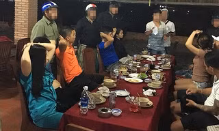 Một nhóm bắt giữ con nợ bị Công an quận 12 bắt giữ trên địa bàn TPHCM 