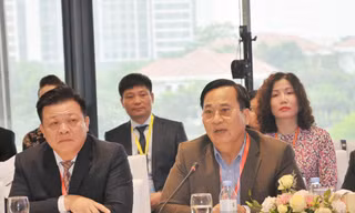 Ông Vũ Đức Giang, Chủ tịch Hiệp hội Dệt may Việt Nam tranh luận cùng lãnh đạo Bộ Công thương về các rào cản với ngành dệt may khi tham gia CPTPP