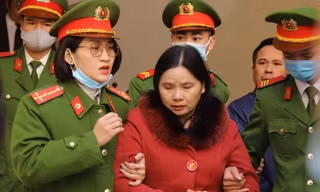 Bị cáo Hoàng Thị Hậu bị tuyên án 22 năm tù cho bị cáo chiếm đoạt hơn 34 tỷ đồng bằng thủ đoạn mua bán hóa đơn 