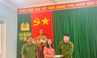 Nhặt được tiền rơi tại toà án, cán bộ công an trả lại cho luật sư