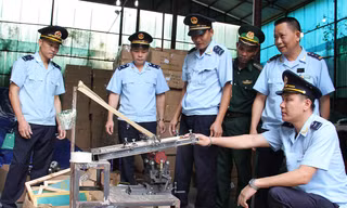 Công chức Hải quan trong một chuyên án điều tra
