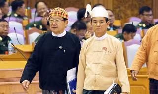 Ông U Win Myint (phải) trong cuộc họp Quốc hội Myanmar tại Nay Pyi Taw ngày 28/3. (Nguồn: THX/TTXVN)