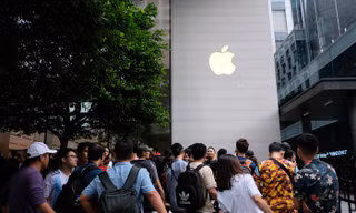6h sáng ngày 21/9, Apple chính thức mở bán hai mẫu iPhone XS tại Apple Store Orchard, Singapore.