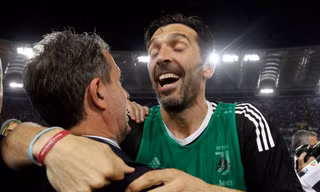 Thủ môn huyền thoại Buffon chính thức rời Juventus