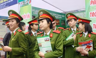 Thí sinh thi trường công an không được nhuộm tóc, lưu ban
