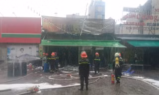 Bản tin 20H: Cháy quán bia giữa trời mưa, một cô gái tử vong