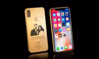 iPhone X phiên bản siêu sang có in hình vợ chồng Hoàng tử Anh Harry. 