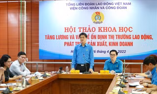 Công nhân rất khó khăn, không thể lùi tăng lương