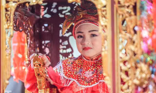 Sợ bị cướp tại hội Gióng, an ninh bảo vệ 'Tướng bà' 10 tuổi
