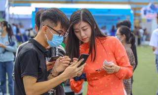Giới trẻ nườm nượp đến trải nghiệm Ngày thẻ Việt Nam 2020