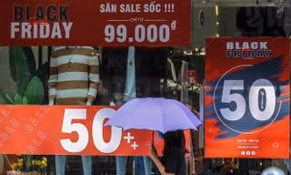 Giảm giá sốc cả tuần, 'phố mua sắm' vẫn ảm đạm trước Black Friday
