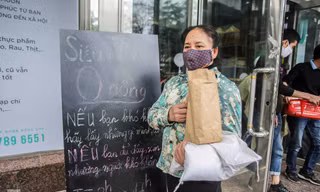Sau 'ATM gạo', Hà Nội có thêm 'siêu thị 0 đồng' dành cho người nghèo chống COVID-19
