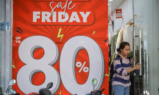 Nơi chen nhau, nơi lác đác vài khách trong ngày Black Friday