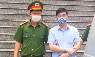 Gian lận điểm thi ở Hòa Bình, cựu Trưởng phòng An ninh nhận 6 năm tù