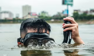 'Luyện binh tinh nhuệ' cứu nạn dưới nước ở hồ Linh Đàm