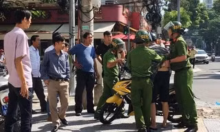 Bị dừng xe kiểm tra, rút dao đâm trọng thương CSGT