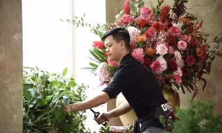 Cậu bé nghèo thành 'nghệ sĩ' nhờ hoa