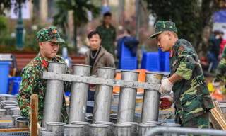 Tận thấy trận địa pháo hoa bên Hồ Tây trước giờ khai hỏa