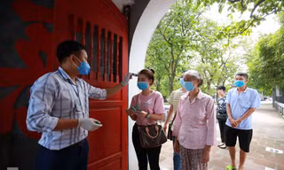 Nhiều di tích ở Hà Nội mở cửa đón khách sau kỳ 'ngủ đông'