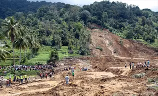 Hai vụ lở đất xảy ra ở Indonesia khiến 16 người thiệt mạng