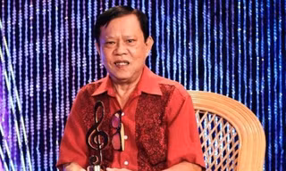 'Vua nhạc sến' Vinh Sử 3 lần tự 'xây mộ' cho mình 