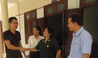 Báo Tiền Phong thăm, tặng quà Trung tâm Thương Binh Long Hải