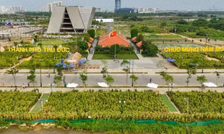 Mỹ Tâm và nhiều 'anh trai' hát tại lễ hội đón năm mới ở Công viên bờ sông Sài Gòn