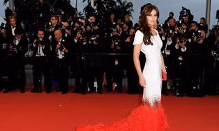 Cheryl Cole như chim công trên thảm đỏ Cannes