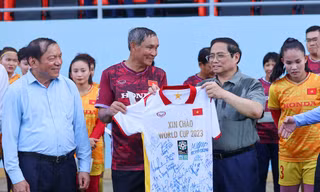 ‘Tới World Cup, những cô gái kim cương hãy phát huy phẩm chất người Việt’
