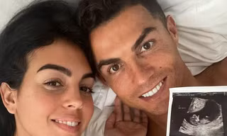 Ronaldo lên chức bố lần 5