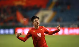 Video - Phan Văn Đức hội quân, thầy Park Hang-seo đón khách quý