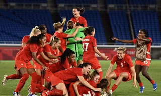 Trực tiếp bóng đá nữ Olympic Thụy Điển - Canada 1-1 (2-3): Đội nữ Canada trên đỉnh Olympic